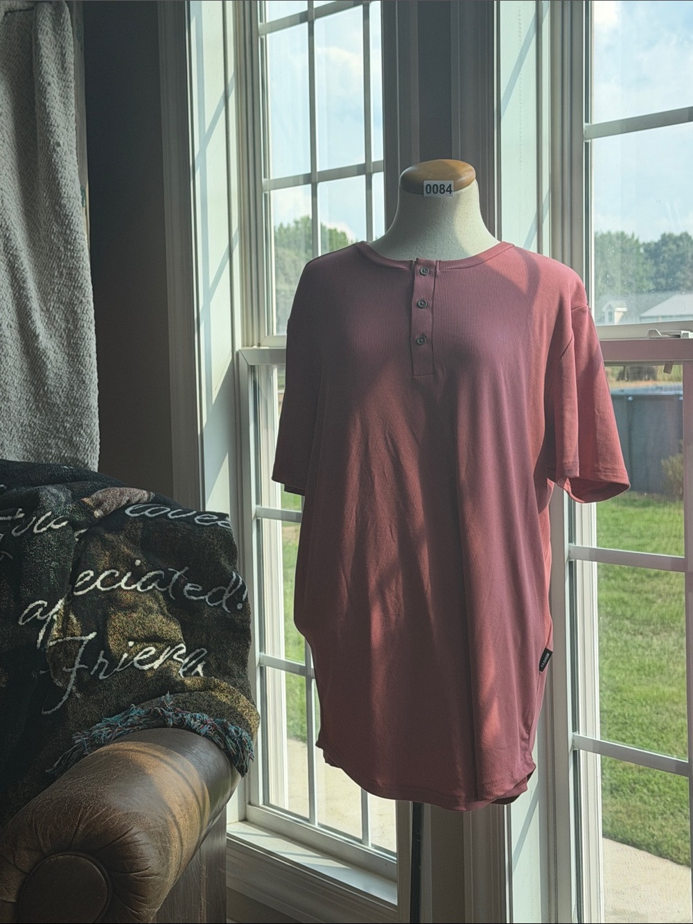 Men's Short Sleeve ribbed scoop hem Henley Shirt in Dusty Rose